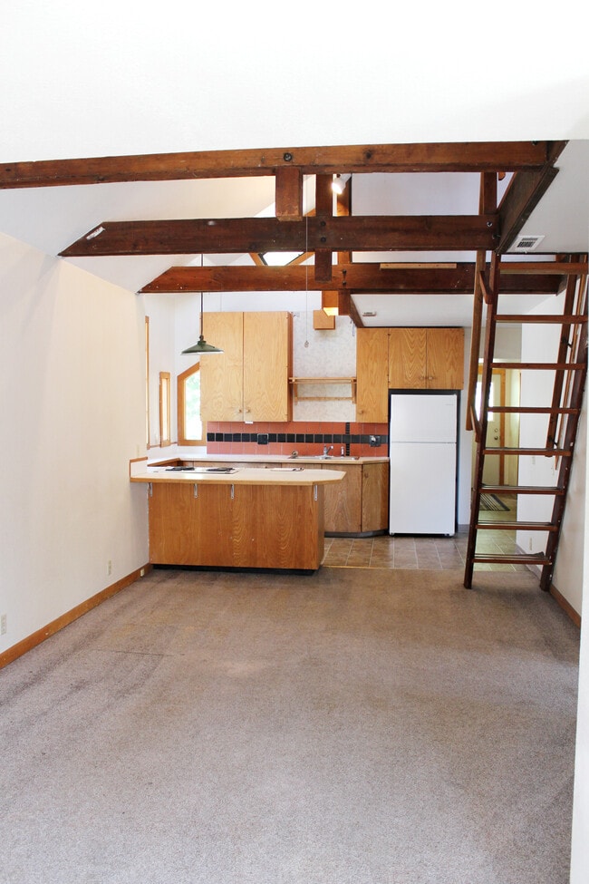 Photo - 445 NE Morton St