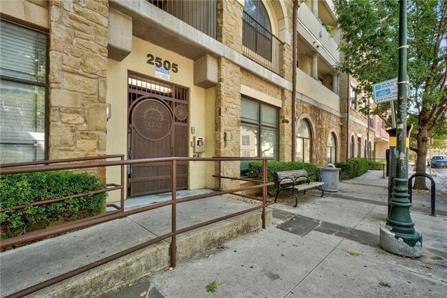 Photo - West Campus 2x2 @ Texan Tower Unit 206