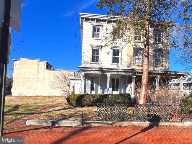 Photo - 405 N 2nd St