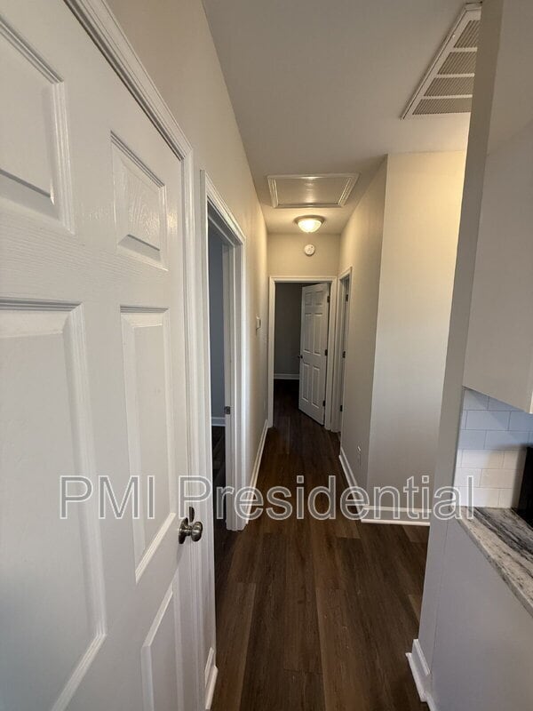 Photo - 2859 Lawson St