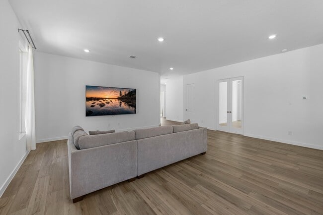 Photo - 2323 Hazel Berry St House