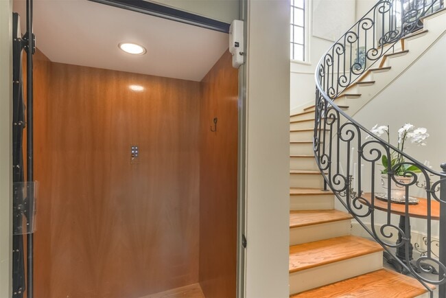 Photo - 2712 Ferndale St