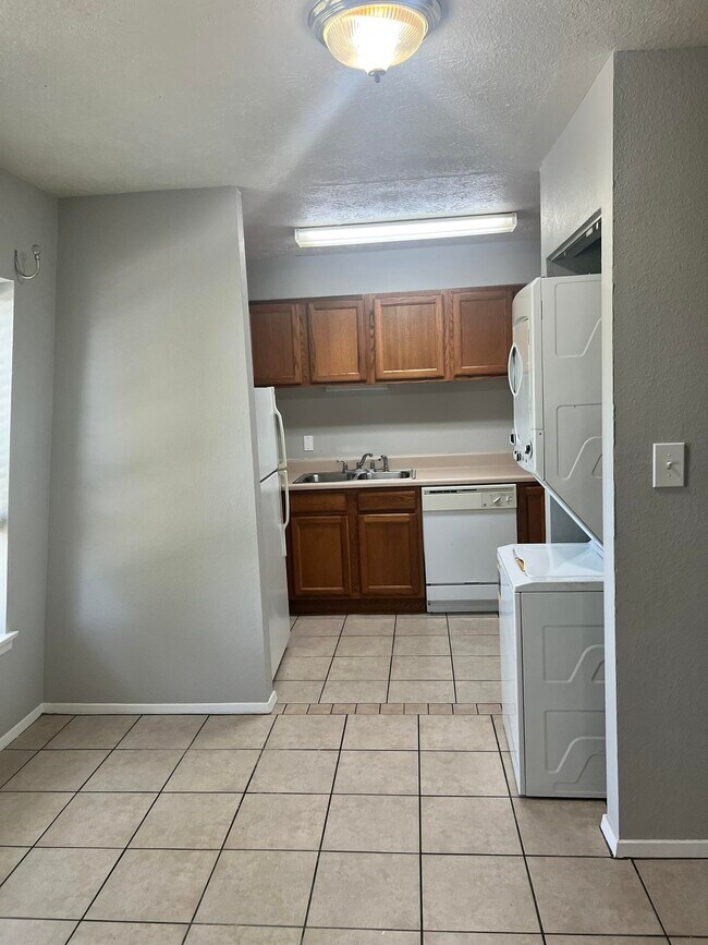 Photo - 2020 Continental Ave