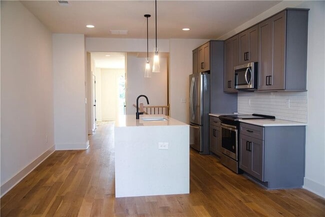 Photo - 1350 May Ave SE