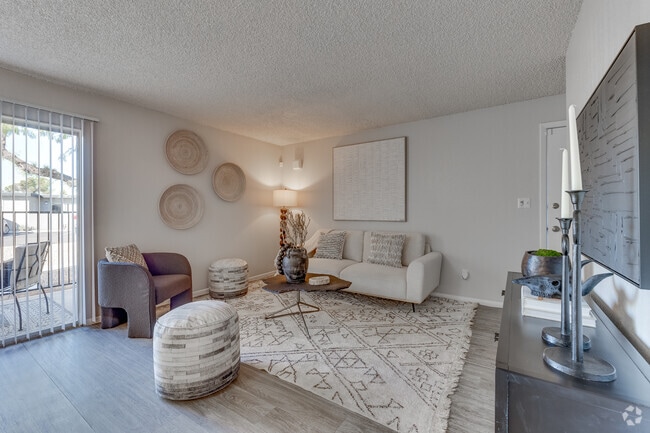 2BR, 2BA - 936SF - Living Room
