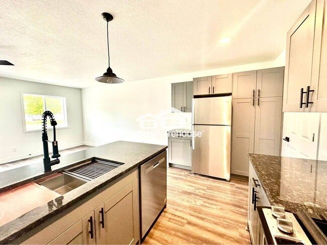 Photo - 2107 Willis Ave