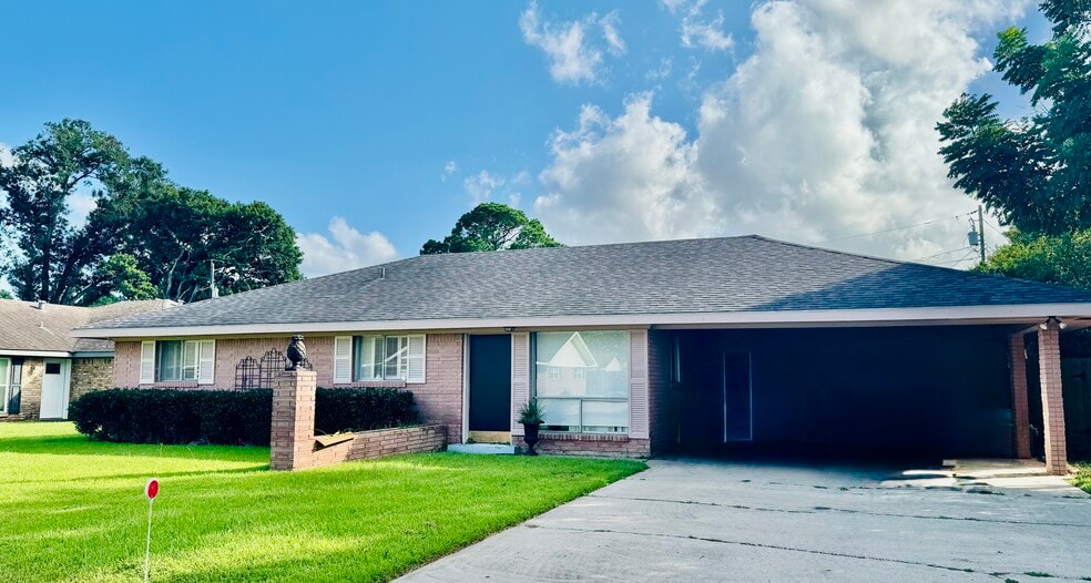 211 N William Dr