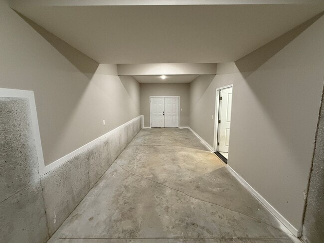 Spacious 5-Bedroom Walkout Basement Home i... - Spacious 5-Bedroom Walkout Basement Home i...