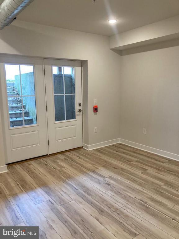 2549 N Front St Unit 1