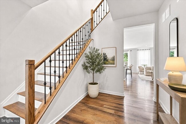 Building Photo - 203 Segel Dr