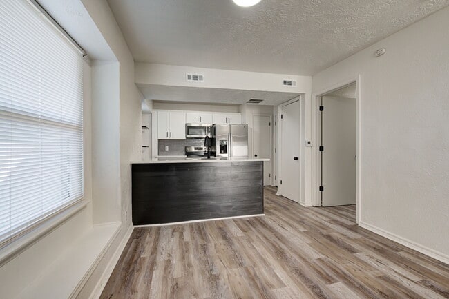 Photo - 727 Vicksburg Ave