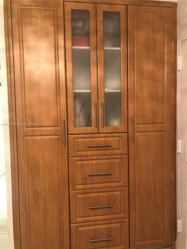 Photo - 1 bedroom in Hallandale Beach FL 924