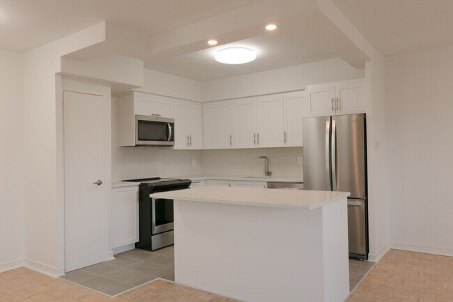 Building Photo - 4555 Av. Bonavista Unit 903