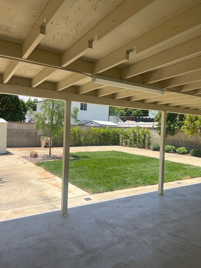 Photo - 8039 Canaloupe Ave-