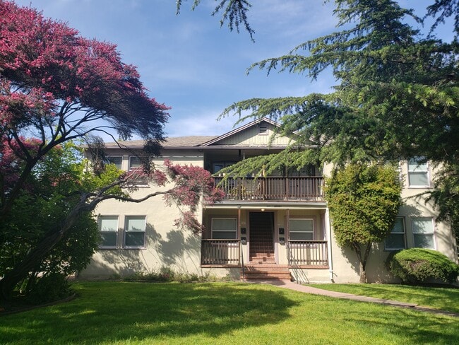 Front Yard - 1815 Broadway Apartments Unit B