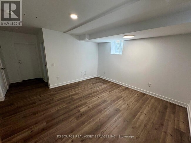 Photo - 8 Redkey Dr