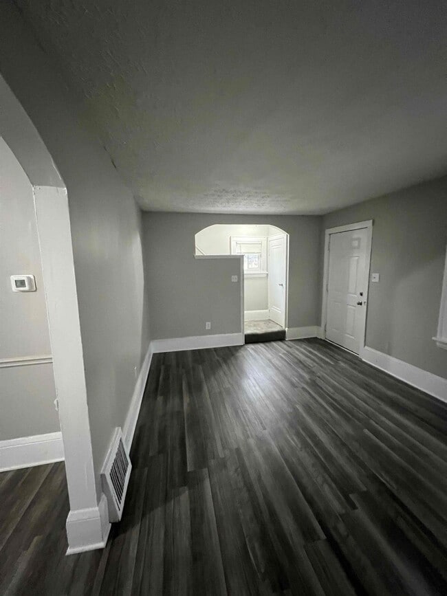 Photo - 914 Whittier Ave