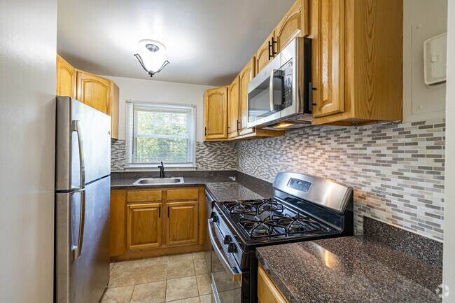 1BR, 1BA - 750SF - Kitchen