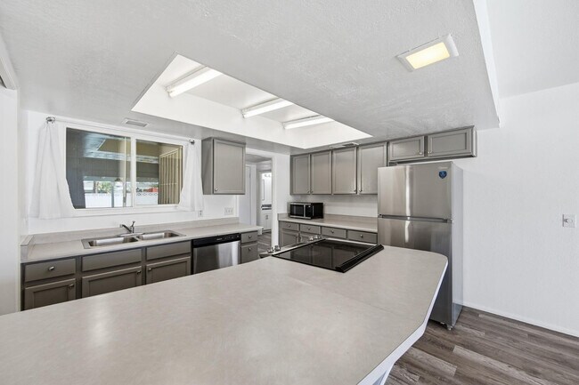 Photo - 124 E Minton Dr