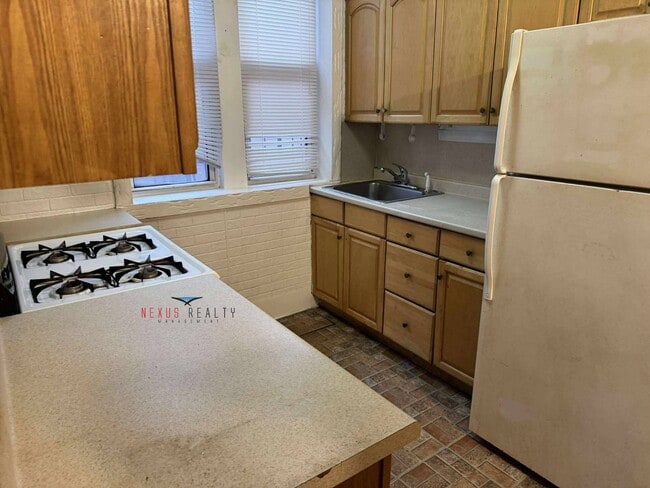 Photo - 43-22 58th St