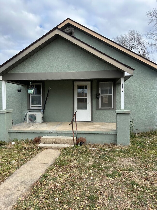 Building Photo - 2 BEDROOM 1 BATHROOM HOUSE FOR RENT