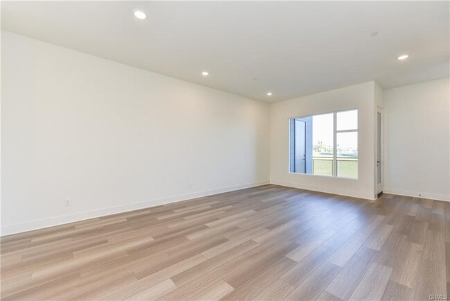 Photo - 16432 Compass Ave