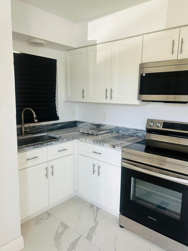 Photo - 1471 NW 20th St Unit A