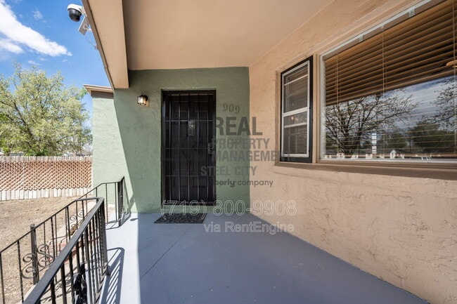 Photo - 909 W Evans Ave