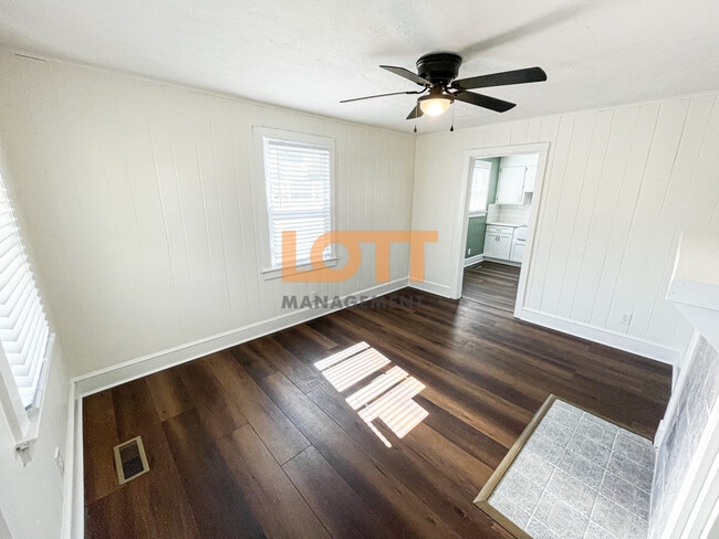 Photo - 1 Hollywood Cir