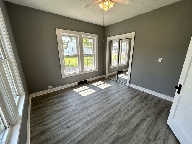 Photo - 495 Jamestown St