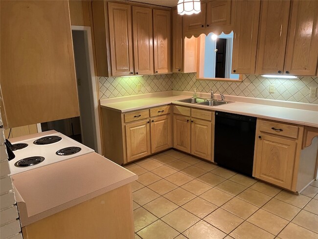 Photo - 623 Club Oak Dr