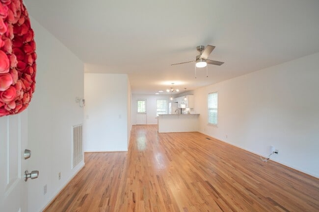 Building Photo - 814 N 6th St