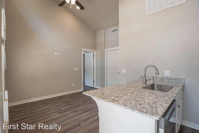 Photo - 2 br, 2 bath House - 636 N Honey Locust Bend