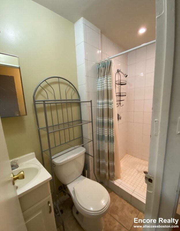 Photo - 147 Meridian St Unit 4