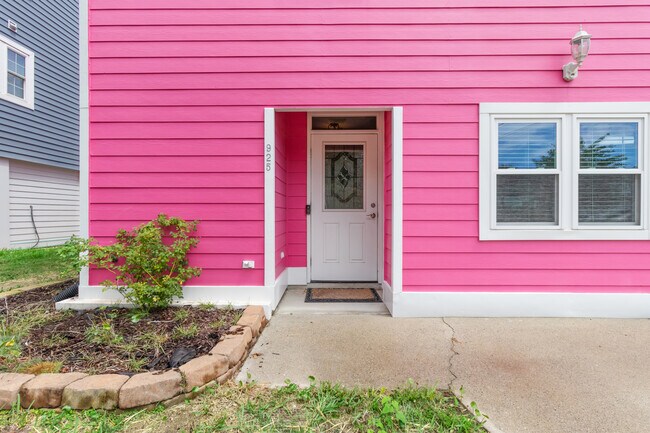 Photo - 925 General Whiting Blvd
