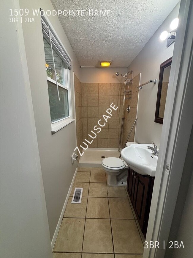 1509 Woodpointe Dr