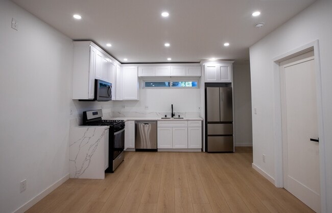 Building Photo - 6914 McLaren Ave