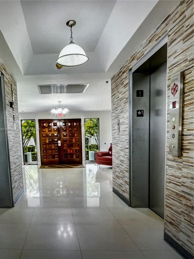 Photo - 1825 W 44th Pl Unidad 707