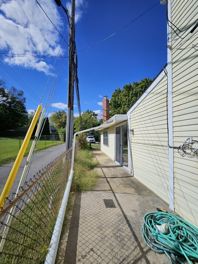 Photo - 25 N Main St
