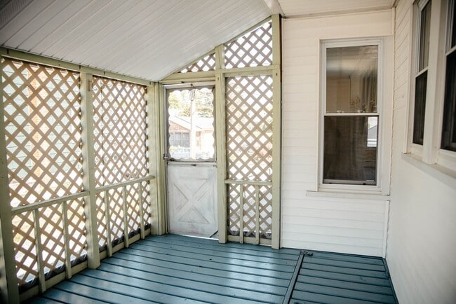 Photo - 327 Spruce St