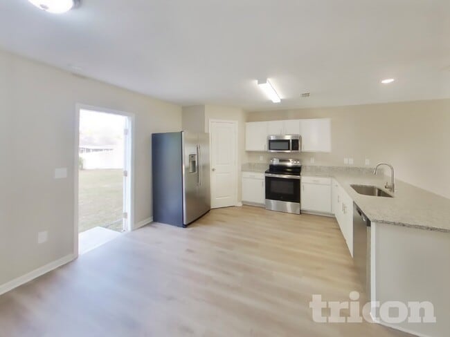 Photo - 2425 Lake Forest Ave