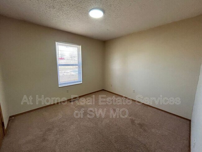 Photo - 1143 W Hall St