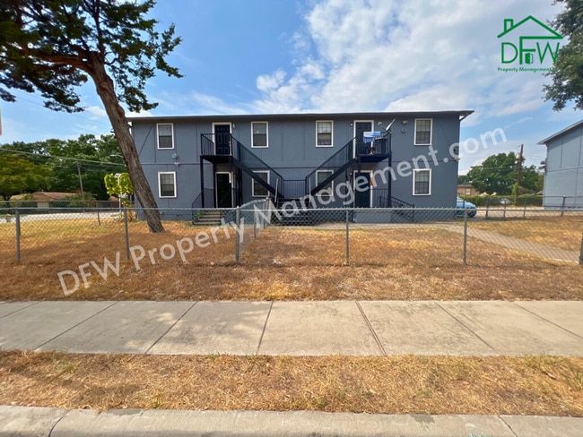 Building Photo - Cozy 2-Bedroom Ground Floor Apartment in I...