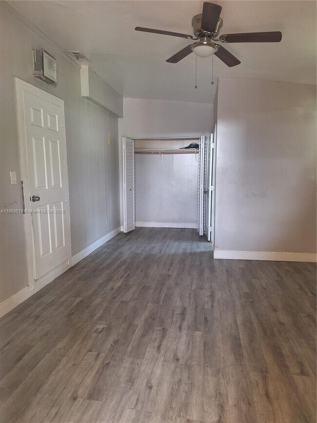 Photo - 771 NE 177th St Unidad 1