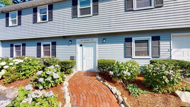 Building Photo - 10 Riverbank Rd Unit 2