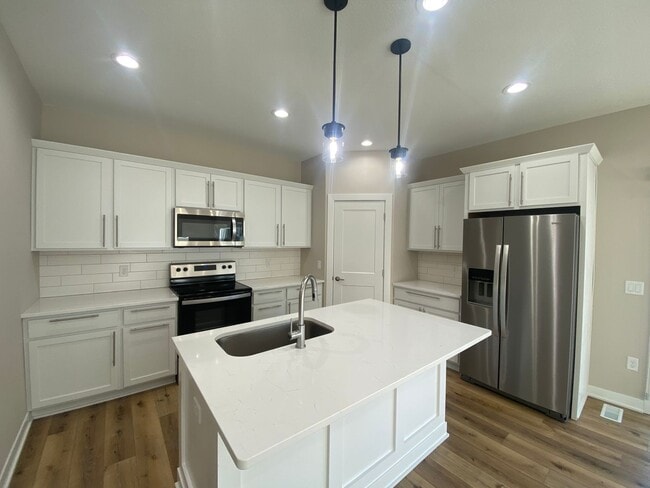 Photo - Luxury Homes in West Des Moines - RENT SPECIAL!