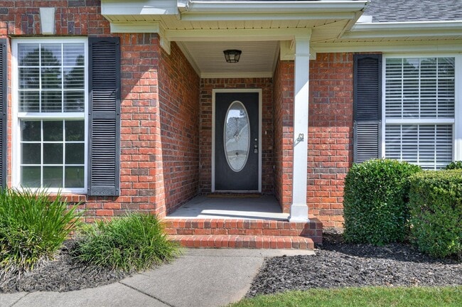 Photo - 443 Surrey Park Dr SE