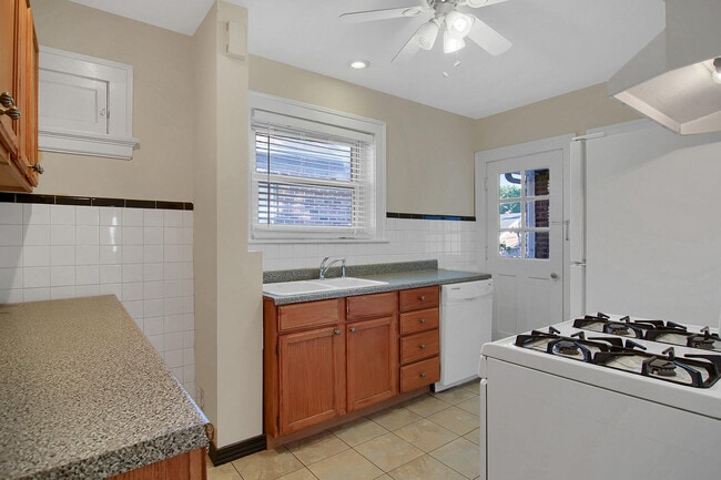 Photo - 7050 Amherst Ave