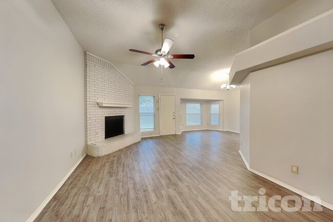 Photo - 2851 Linden Ln