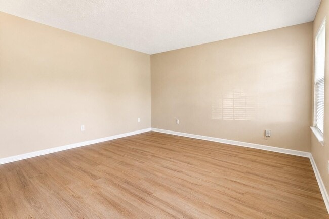 163 Williamsburg Ln